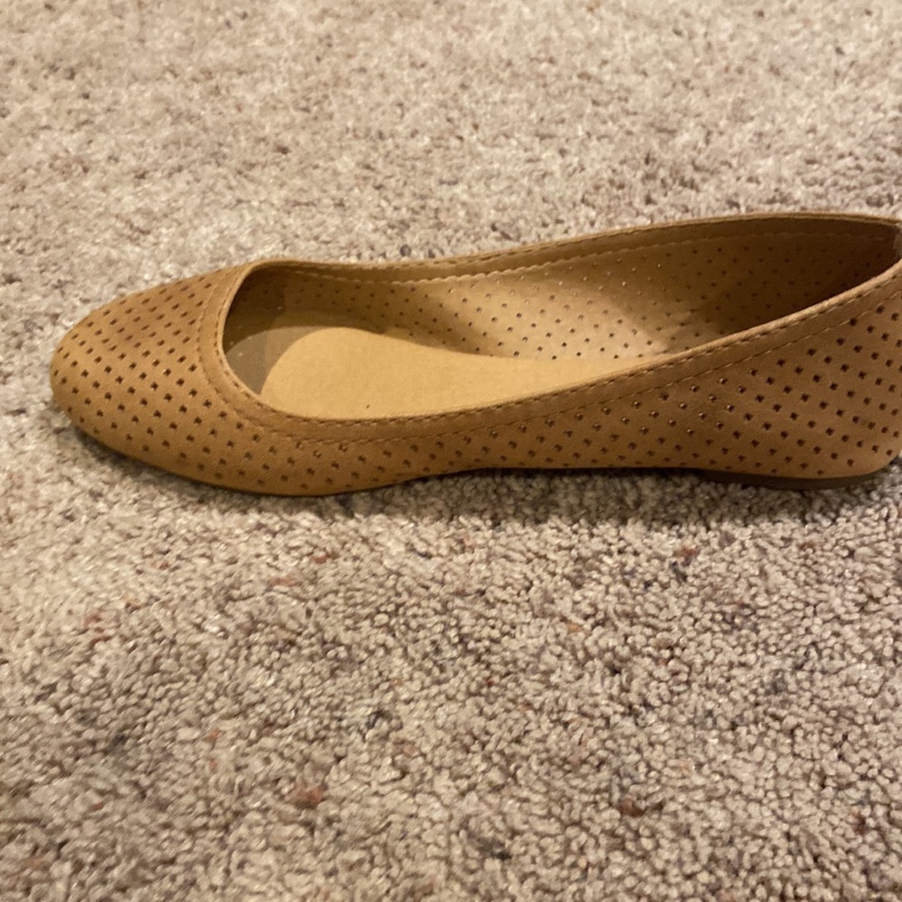 Lucky Brand Flats Diamond Pinhole Design, Sz 8, Color Tan, Ready for Spring EUC - Picture 5 of 14